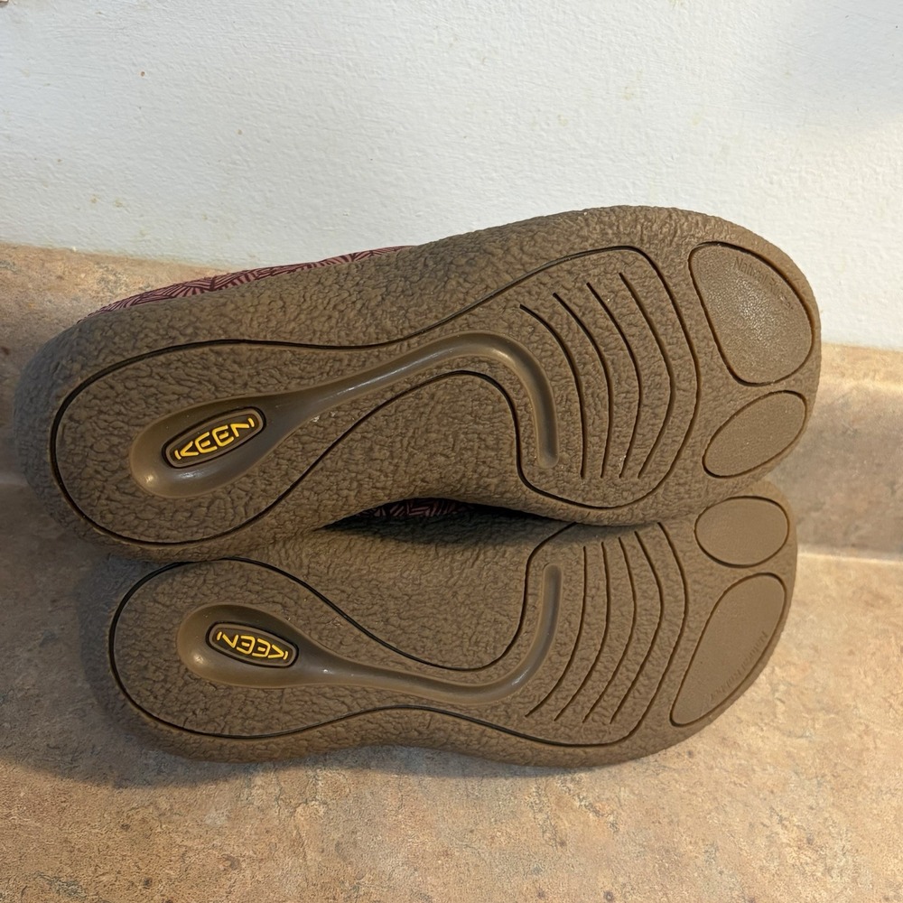 Keen Howser III 3 Slide Slippers Womens Size 9 Burgundy Leaf Print Fleece Lined - Picture 8 of 8